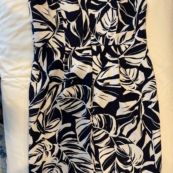 Sleeveless Navy & White Sheath Dress - Picture 2 of 8